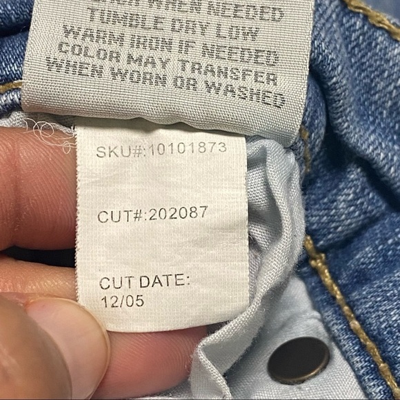 Torrid Blue Jean Mid Rise shorts Size 24 - Picture 8 of 9